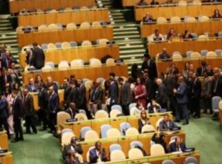 Puluhan delegasi dari banyak negara melakukan walk out saat Perdana Menteri Israel Benjamin Netanyahu menyampaikan pidato Sidang Umum PBB (Foto: AP)