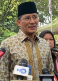 Mantan Menteri Pariwisata dan Ekonomi Kreatif Sandiaga Uno di rumah duka Guruh Sukarnoputra, Jakarta Selatan, Sabtu (26/9/2026). (Foto: Achmad Al Fiqri)
