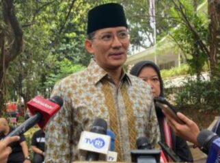 Mantan Menteri Pariwisata dan Ekonomi Kreatif Sandiaga Uno di rumah duka Guruh Sukarnoputra, Jakarta Selatan, Sabtu (26/9/2026). (Foto: Achmad Al Fiqri)