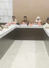 Suasana rapat persiapan kontingen Tojo Una-Una menghadapi Pekan Olahraga Provinsi (Porprov) Sulawesi Tengah 2026 di Morowali, yang dipimpin langsung oleh Ketua KONI Tojo Una-Una, Ilham, S.H., di Ruang Rapat Kantor Bupati Tojo Una-Una, Selasa (29/9/2026). — Foto: Istimewa