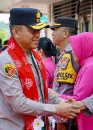 Kapolda Sulawesi Tengah Irjen Pol Nasri disambut hangat saat tiba di Mako Polres Tolitoli dalam rangka kunjungan kerja, Selasa (29/9/2026). — Foto: Istimewa