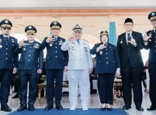 Gubernur Sulawesi Tengah Dr. H. Anwar Hafid, M.Si., bersama para kepala daerah dan unsur Forkopimda se-Sulawesi Tengah berfoto bersama pada peringatan Hari Perhubungan Nasional Tingkat Provinsi Sulawesi Tengah 2026 di Kabupaten Banggai, Rabu (30/9/2026).