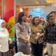 Menteri Pariwisata RI, Widiyanti Putri Wardhana, menyimak penjelasan mengenai potensi wisata Kepulauan Togean saat meninjau booth Pemerintah Kabupaten Tojo Una-Una dalam ajang Wonderful Indonesia Tourism Fair (WITF) 2026 di JIEXPO Kemayoran, Jakarta, Kamis (15/10/2026).