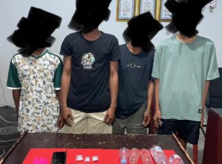 Empat orang terduga penyalahguna narkoba beserta barang bukti yang diamankan personel Polres Parigi Moutong di Kelurahan Bantaya, Kecamatan Parigi, Kabupaten Parigi Moutong, Sabtu (17/10/2026).