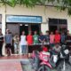 Sebanyak 14 orang terduga pelaku beserta barang bukti hasil operasi pemulihan kawasan rawan narkoba di Kecamatan Ratolindo ditampilkan di halaman Mapolres Tojo Una-Una, Sabtu (17/10/2026).