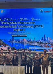Para peserta Rapat Koordinasi dan Komitmen Bersama Percepatan Penyusunan Rencana Detail Tata Ruang (RDTR) Region II melakukan penandatanganan Pakta Integritas di Claro Hotel Makassar, Selasa (20/10/2026).