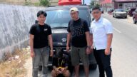Terduga pelaku pencurian kendaraan bermotor didampingi tim penyidik URC Resmob Polda Sulteng bersama barang bukti mobil Daihatsu Gran Max yang berhasil diamankan, Selasa (20/10/2026).