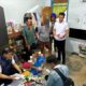 Personel Ditressiber Polda Sulawesi Tengah saat melakukan pemeriksaan dan penyitaan barang bukti di lokasi pengungkapan dugaan perjudian togel online di Desa Tinggede Selatan, Kecamatan Marawola, Kabupaten Sigi.