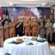 Foto bersama peserta Rapat Koordinasi Pengawasan Orang Asing yang digelar Kantor Imigrasi Klas II TPI Banggai bersama Pemerintah Kabupaten Tojo Una-Una, di Aula Grand Pink Ampana, Selasa (27/10/2026).