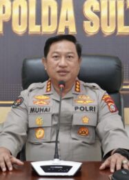 Kabidhumas Polda Sulawesi Tengah, Kombes Pol Achmad Muhaimin, memberikan keterangan pers terkait dugaan penyalahgunaan BBM bersubsidi di Kabupaten Banggai, Jumat (9/10/2026).