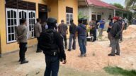Tim Densus 88 Antiteror Polri melakukan proses penyidikan di lokasi penangkapan terduga teroris di wilayah Sulawesi Tengah