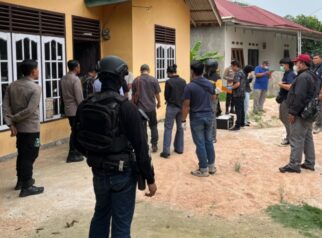 Tim Densus 88 Antiteror Polri melakukan proses penyidikan di lokasi penangkapan terduga teroris di wilayah Sulawesi Tengah