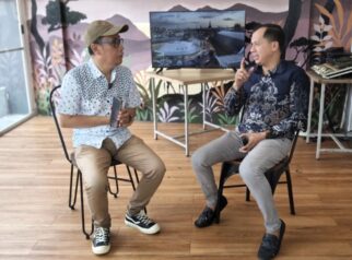 Ketua Bidang Pertambangan BPW HIPKA Sulteng, Itho Murthada SM (kanan), saat menjadi narasumber dalam Podcast JMSI Sulteng yang dipandu Rony Shandy (kiri), Sabtu (3/10/2026). — Foto: Istimewa