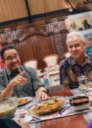 Mantan Gubernur Jawa Tengah Ganjar Pranowo (kanan) bertemu mantan Gubernur Jakarta Anies Baswedan (Foto: Instagram/@ganjar_pranowo)