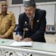 Prosesi penandatanganan berita acara pelantikan dan pengambilan sumpah jabatan pimpinan tinggi pratama di lingkungan Pemerintah Kabupaten Tojo Una-Una