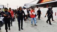 Personel gabungan Polda Sulteng dan BNNP Sulteng saat menyisir kawasan Kelurahan Kayumalue, Kota Palu, dalam operasi pemberantasan peredaran narkoba, Kamis (15/10/2026). — Foto: Humas Polda Sulteng